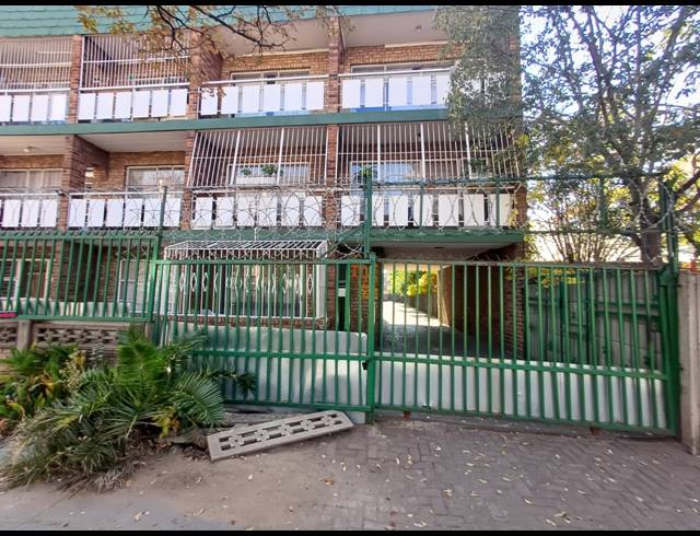 2 BEDROOM FLAT FOR SALE IN VEREENIGING CENTRAL